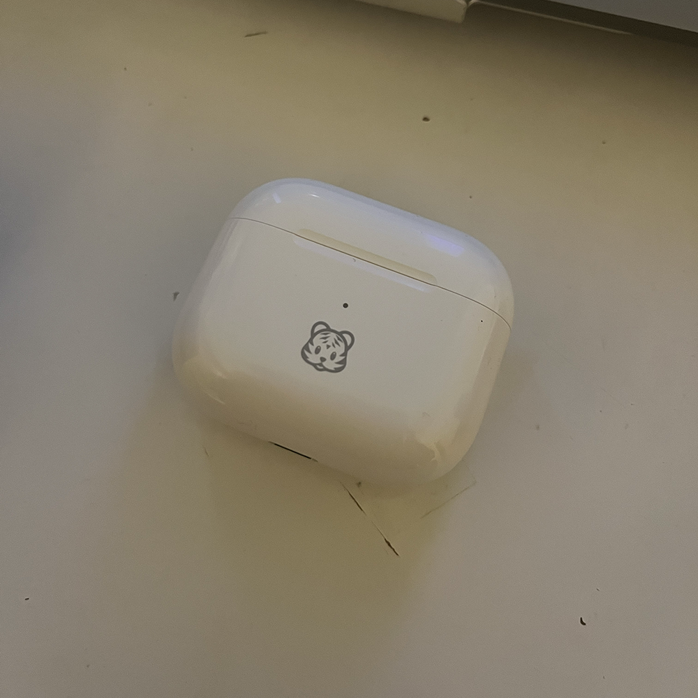 Sound of opening and closing airpods