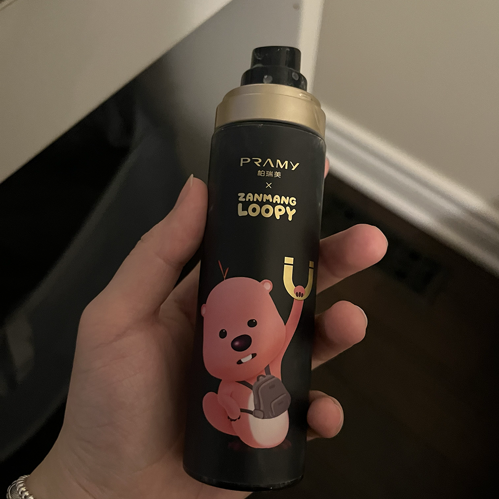 Sound of using a spray