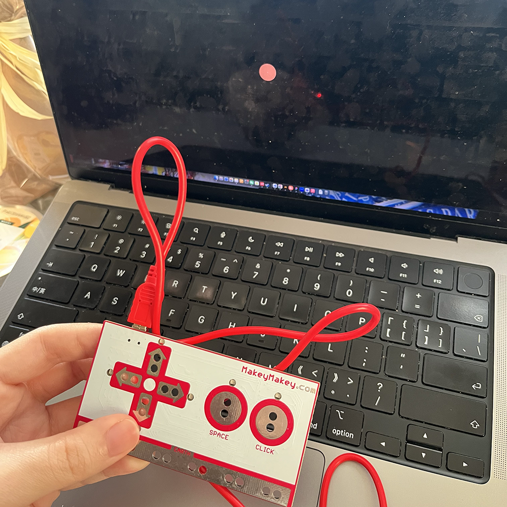 Picture of how the computer connect with Makey Makey and control with visual effect #2