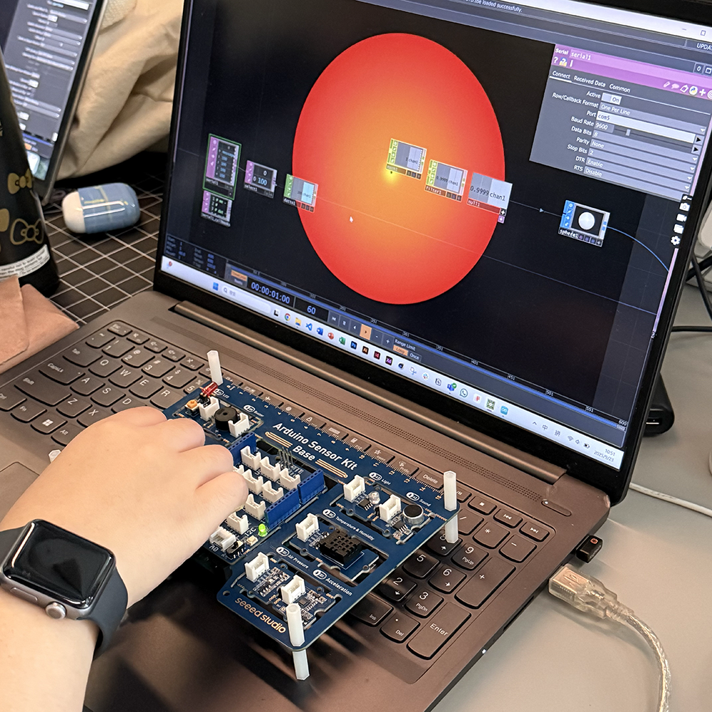 Starting by connecting the Arduino Sensor with laptop via USB, we start to try how this can work with phone and the wireframe made from MakeyMakey.
